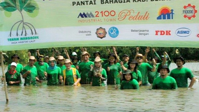 BEST Tanam Ribuan Pohon Mangrove di Muara Gembong