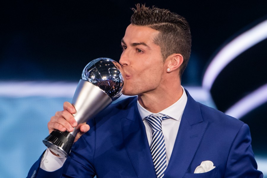 Beruntun Ronaldo Raih Pemain Terbaik FIFA 2017