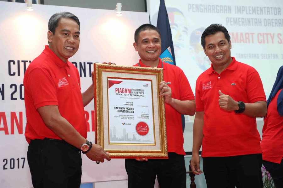 Telkom Serahkan Apresiasi Smart City Readiness 2017 