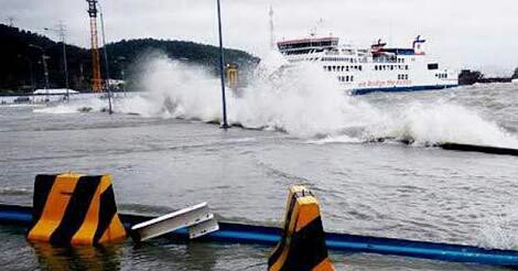 Gelombang Tinggi Penyeberangan Merak-Bakauheuni Tutup
