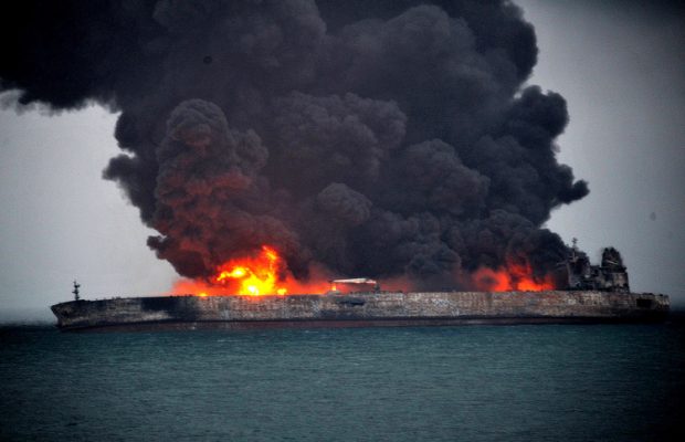 Tabrakan Kapal Tanker Beresiko Meledak