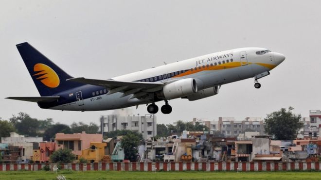 Tinggalkan Kokpit, Maskapai India Pecat Pilotnya