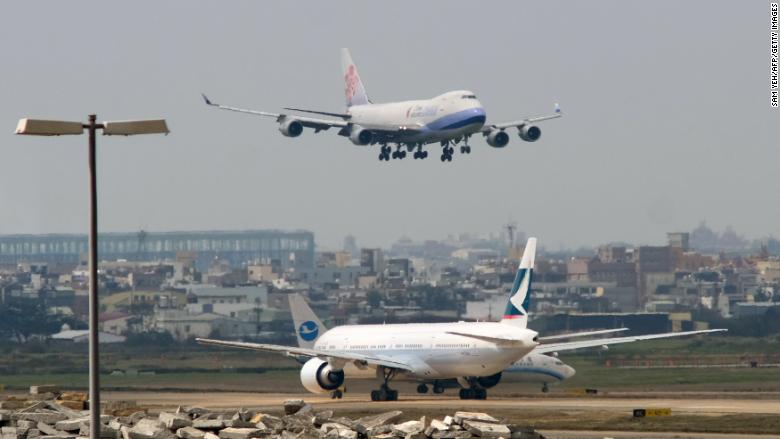 China Dan Taiwan Tegang, Maskapai Batalkan Lebih Dari 200 Penerbangan