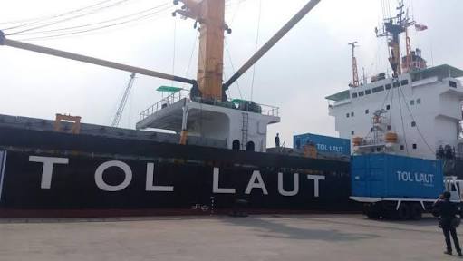 Pemerintah Serahkan Enam Trayek Tol Laut Kepada PT Pelni