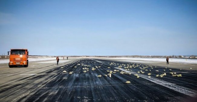 Landasan Pacu Bandara Rusia Dipenuhi Emas