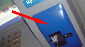 Awas, Hacker Pembobol Uang Nasabah di Mesin ATM
