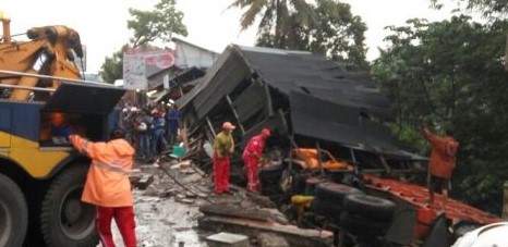 Aptrindo - Truck Magz School, Mengasah Sikap Awarness Pengemudi