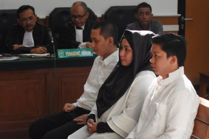 Bos First Travel dan Istrinya Masing-Masing Divonis 20 Tahun dan 18 Tahun Penjara