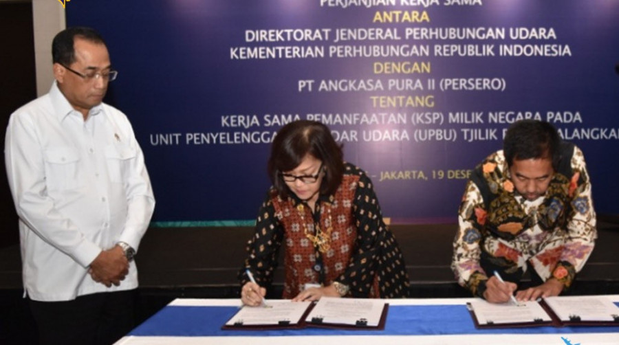 Dirjen Udara dan Dirut PT AP II Tandatangani Perjanjia KSP Bandara Tjilik Riwut