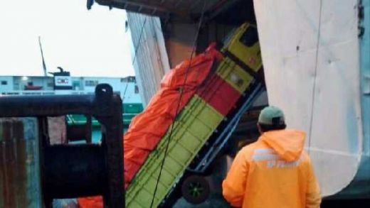 Rampdoor Kapal Dermaga III Bakauheuni Patah Pengemudi Truk Berisi Rongsokan Selamat