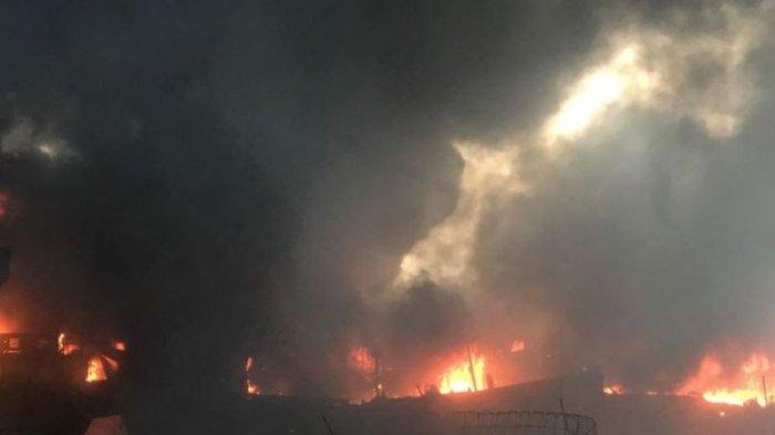 16 Unit Kapal Ikan di Muara Baru Hangus Terbakar