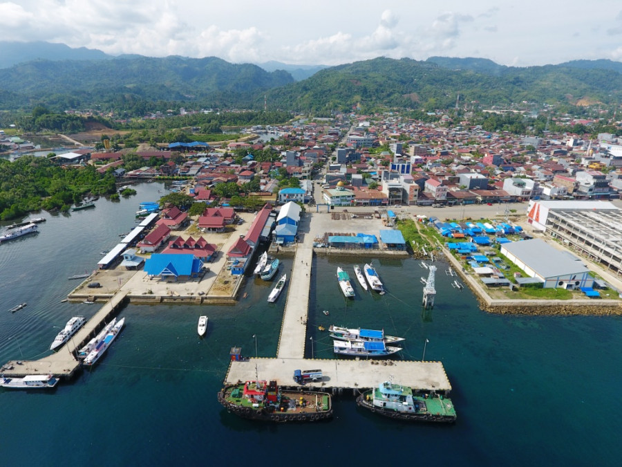 Dermaga Pelabuhan Mamuju Menunggu Disandari Kapal-Kapal Niaga