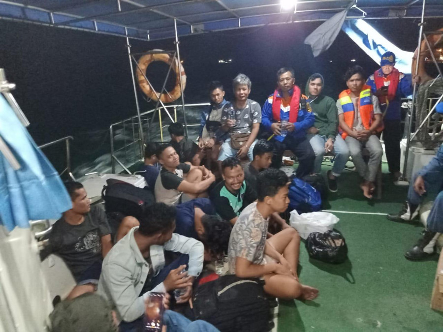 KM Tirta Amarta Tenggelam, 16 ABK Berhasil Diselamatkan KSOP Gresik