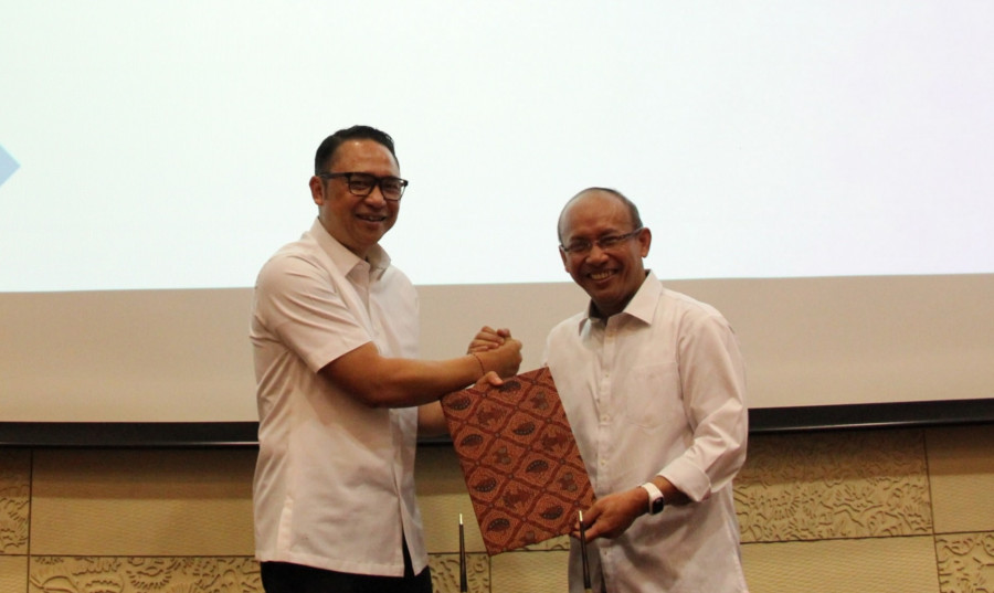 Sinergi Garuda Indonesia - Indosat Sediakan Hajj Tracker Dalam Bentuk Smart Wristband