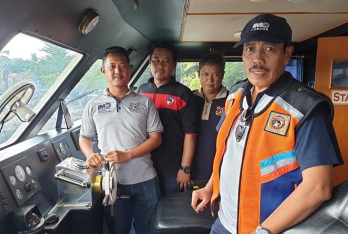 Kapal KPLP KN.352 Dikerahkan Tolong KSB Tenggiri Tenggelam di Perairan Batam