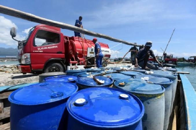 Dikawal POM AL, Pertamina Kembali Salurkan BBM di Wilayah Papua