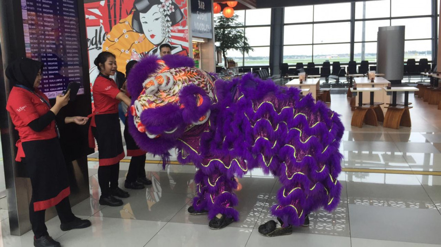 Sambut Imlek, AP II Sebar 5.000 Angpau di Bandara Soekarno Hatta