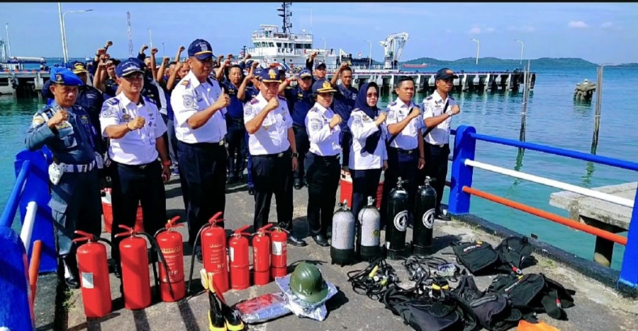 Ditjen Hubla Gelar Pelatihan Fire Fighting dan Selam di Tg Uban