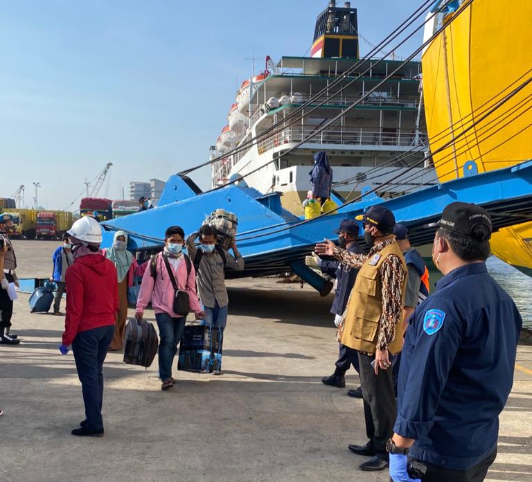181 PMI Tiba Di Pelabuhan Tanjung Emas dan Langsung Diperiksa KKP Semarang 