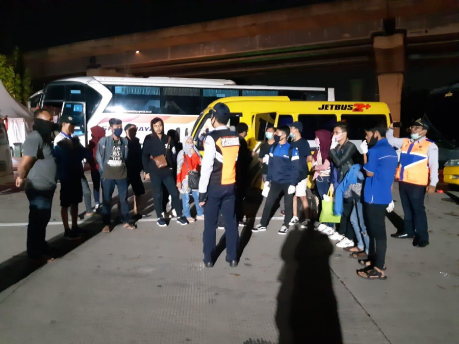 95 Kendaraan Travel Terjaring Razia Saat Bawa Pemudik Keluar Jakarta