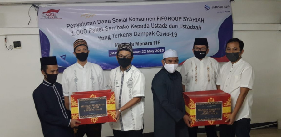 Dana Sosial Syariah FIFGROUP Bagikan Sembako ke 1.000 Ustadz Terdampak Covid-19