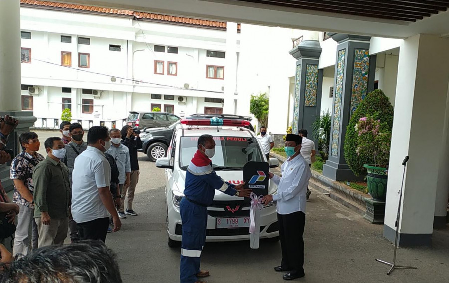 Pertamina Serahkan Bantuan 1 Unit Ambulans untuk Pemkab Tuban