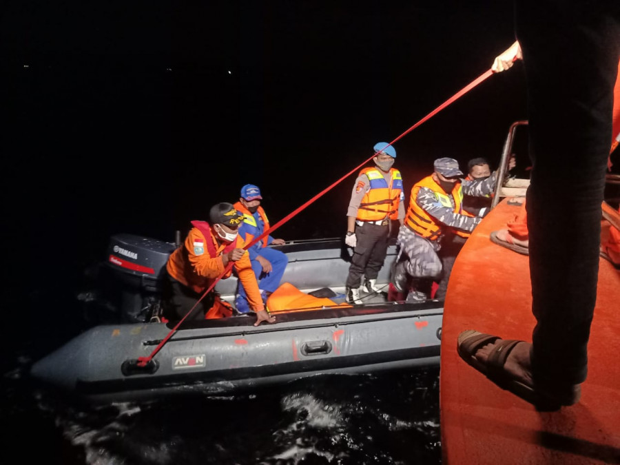 18 Orang Penumpang Loang Boat Kandas Berhasil Diselamatkan Tim UPP Kolaka di Perairan Maniang