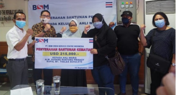 BSM Crew Service Centre Indonesia Serahkan Santunan Ke Keluarga Alm Sugeng Rantono Sebesar USD215.000