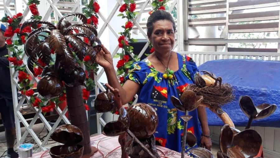Pertamina dan Mitra Binaan di Jayapura Berdayakan Limbang Tempurung Kelapa Jadi Aneka Kerajinan