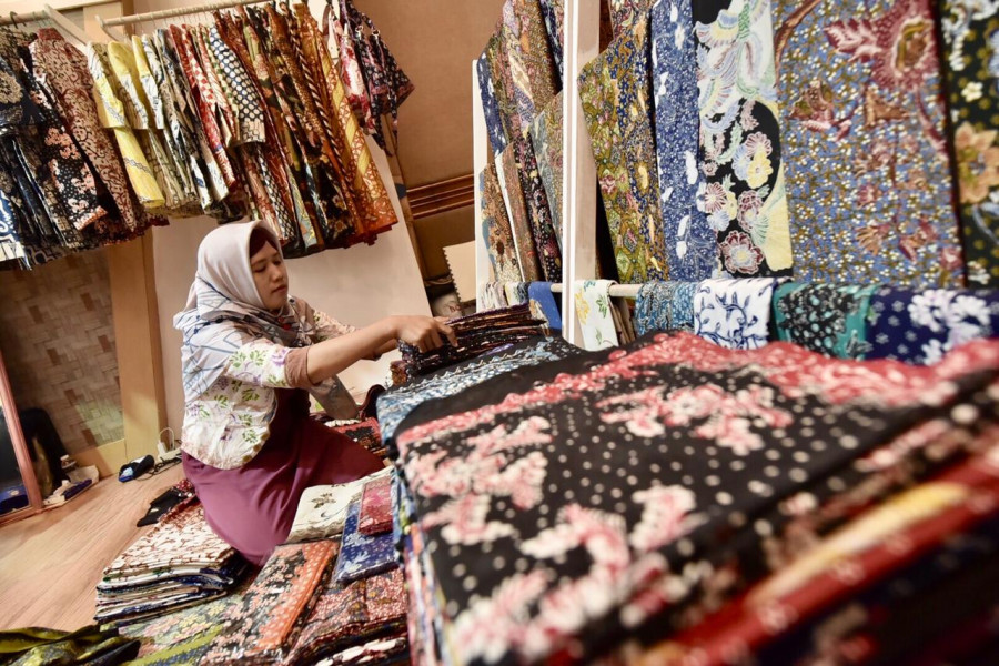 Pertamina Salurkan Program Kemitraan Senilai Rp10 Miliar ke Perajin Batik