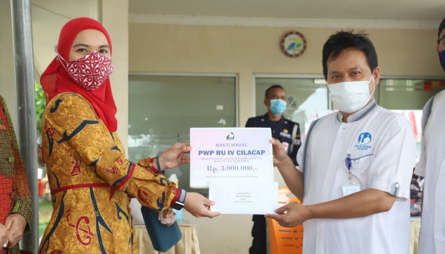 PWP Pertamina Refinery Unit IV Cilacap Serahkan Bantuan Beasiswa