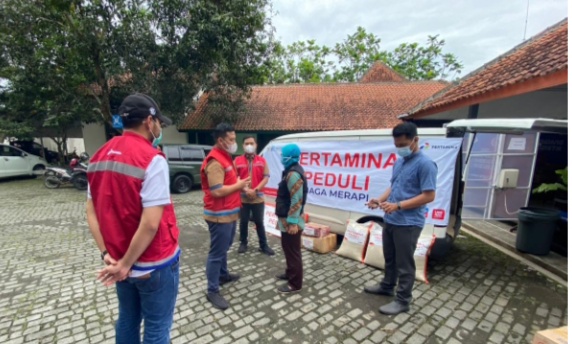 Pertamina MOR IV Salurkan Bantuan Kemanusiaan ke Posko Siaga Erupsi Merapi di Wilayah Magelang