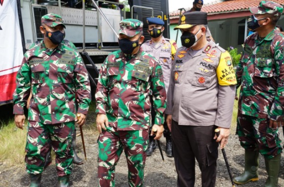 TNI Polri Evakuasi Warga Korban Jebolnya Tanggul Citarum ke 16 Titik Pengungsian
