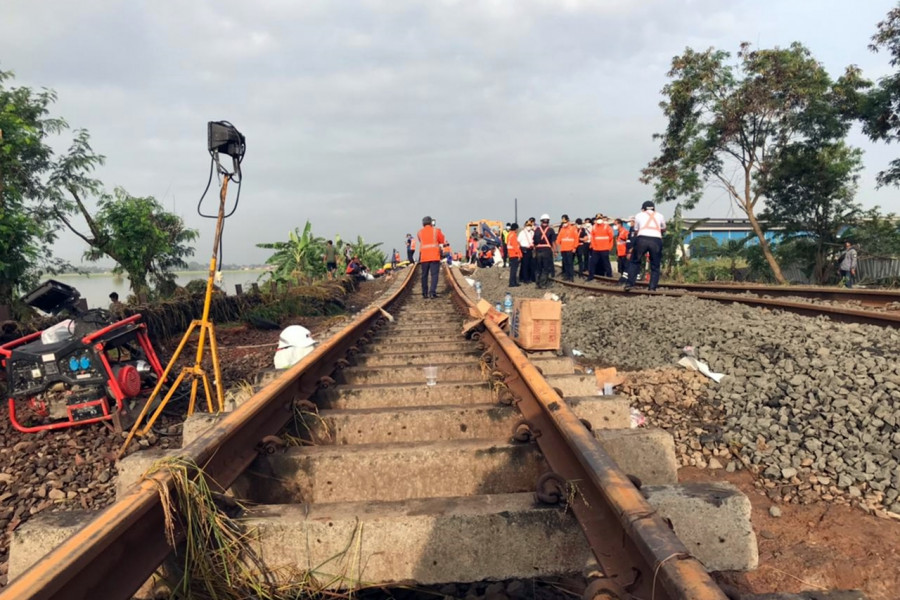Percepatan Perbaikan, Jalur Rel Terdampak Banjir Di Targetkan Dapat Dilalui KA Sore Ini
