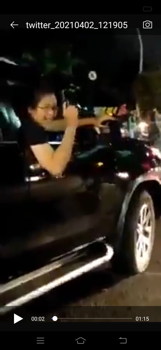 Koboi Jalanan, Usai Nabrak Todongkan Pistol ke Warga