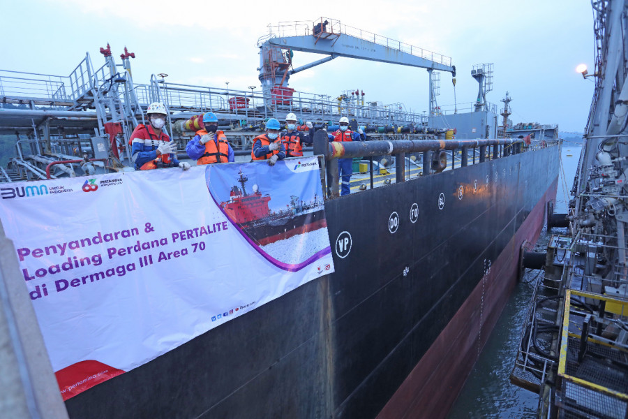 Perdana, Kilang Pertamina Cilacap Kirim Pertalite ke Terminal BBM Balongan