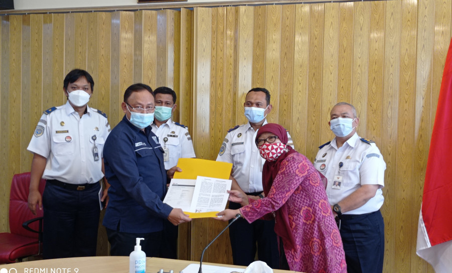 Disaksikan Kepala KSU Tanjung Priok Capt. Wisnu Handoko, Istri ABK yang Meninggal Terima Santunan Rp1,261 M