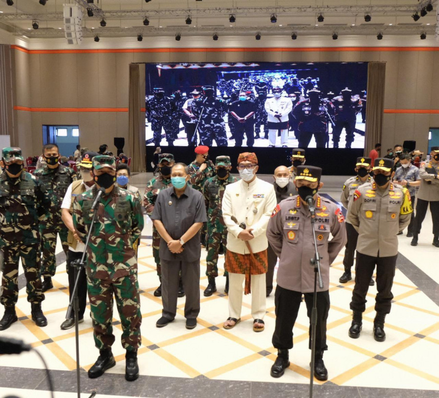 Vaksinasi Massal di Bandung, Kapolri dan Panglima TNI Minta Warga Tetap Disiplin Prokes