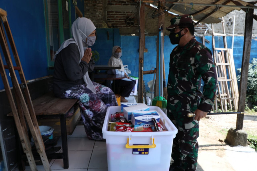Nakes TNI Polri Bantu Percepat Vaksinasi Covid-19 di Banten