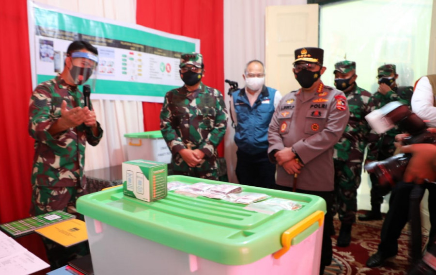 Bersama Panglima TNI di Sumedang, Kapolri: Kesehatan Buruh Terjaga Ekonomi Bertumbuh