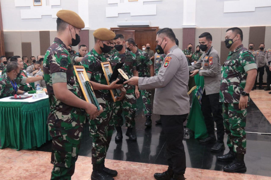 Ringkus Dua Begal, Dua Anggota TNI Dapat Penghargaan Kapolda Metro Jaya
