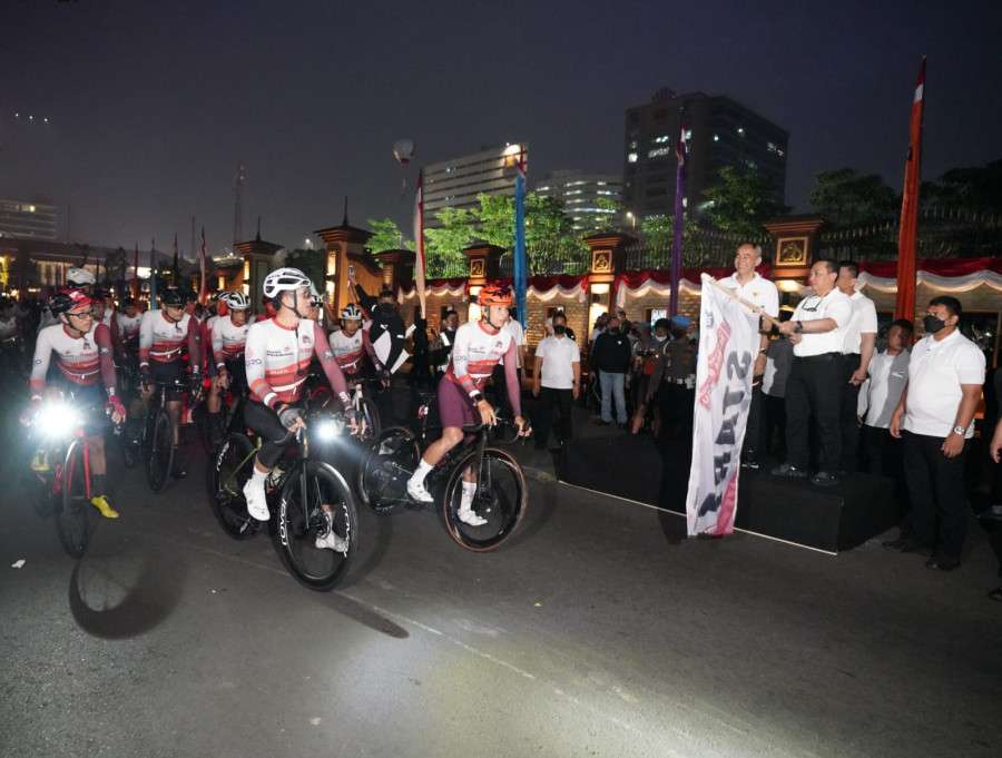 Kapolri Lepas Pesepeda Gowes Sejauh 508 KM