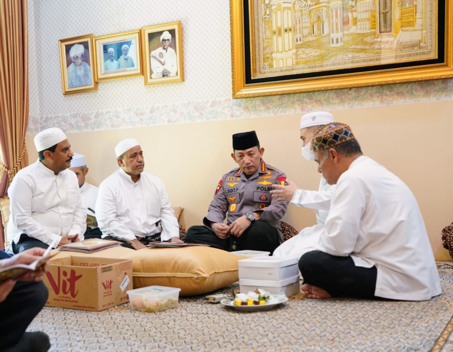 Kapolri Takziah ke Rumah Duka Habib Zen Bin Umar