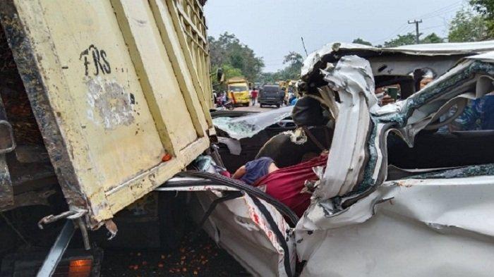 Menekan Fatalitas Tabrak Belakang Truk, Perhatikan Solusinya