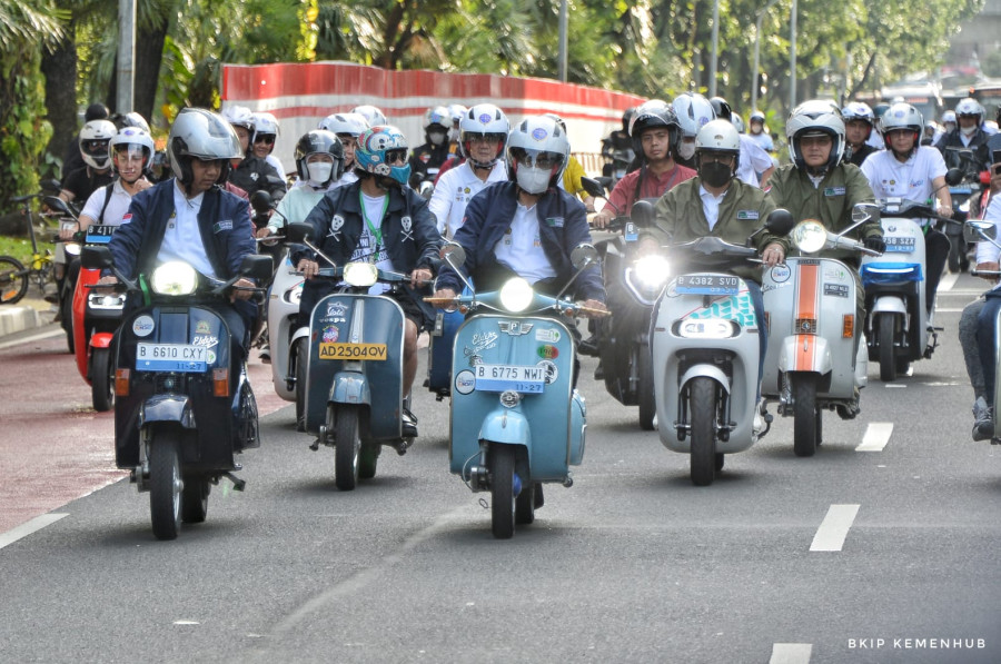 Kata Menhub Budi, Pakai Motor Listrik Lebih Irit 75 Persen Dibanding Berbahan Bakar Fosil