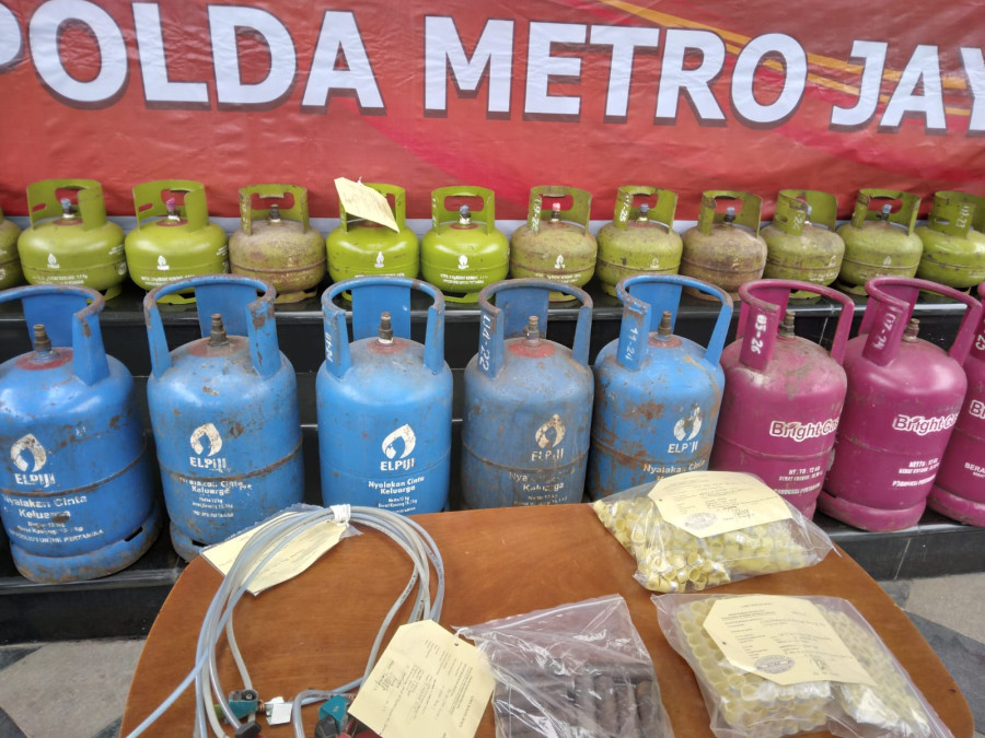 Reskrimsus Polda Metro Jaya Ungkap Kasus Pengoplosan Gas Subsidi
