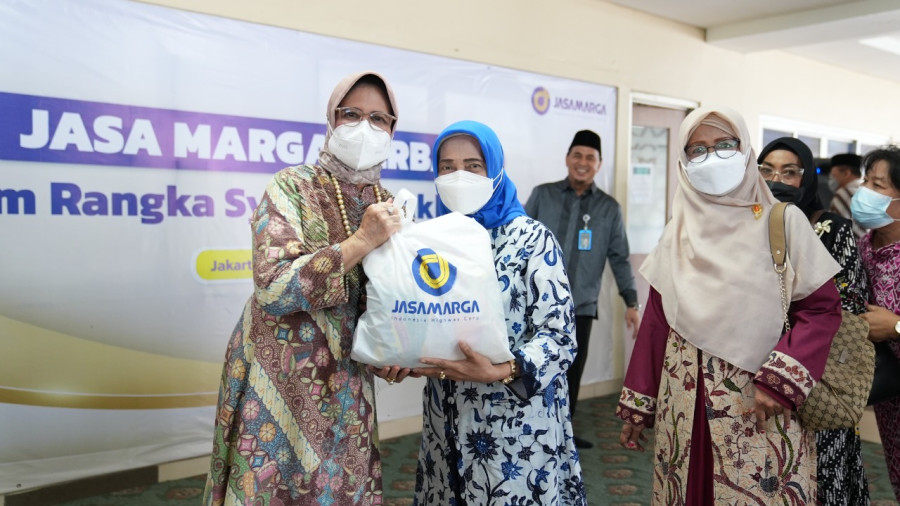 Jasa Marga dan IIK Bagikan 1.200 Sembako Kepada Masyarakat