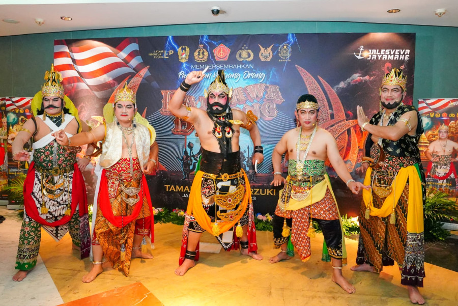Panglima, Kapolri dan Kepala Staf Main Wayang Orang di TIM