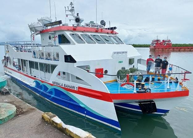 Kapal Bottom Glass Hadir di Destinasi Wisata Likupang Sulawesi Utara