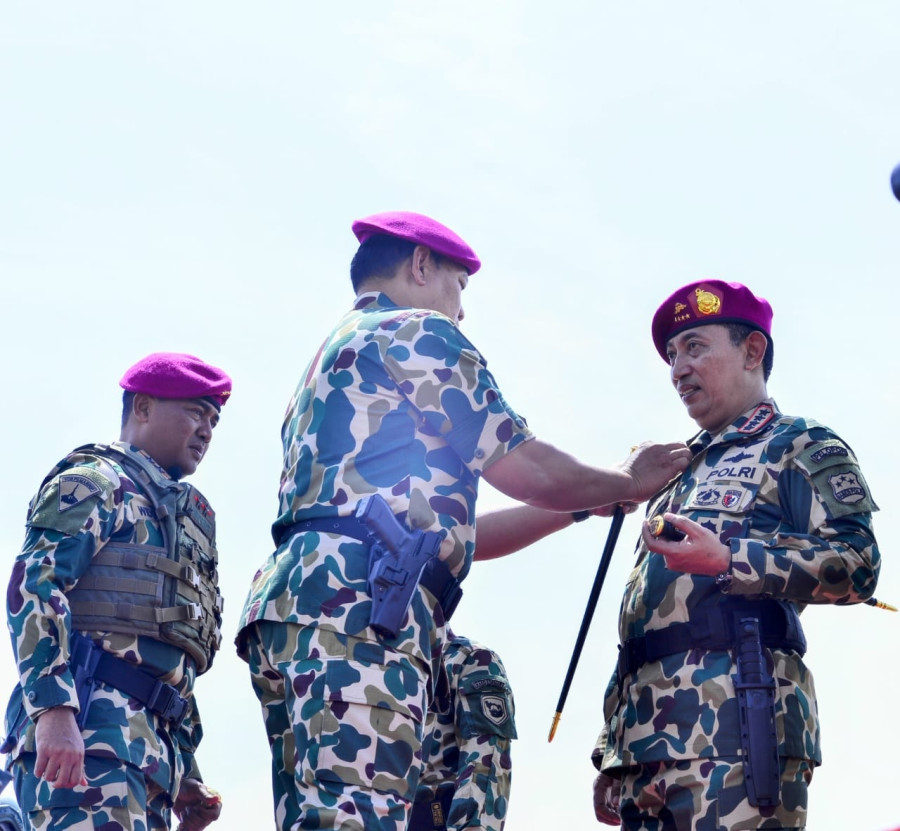 Kapolri Jadi Warga Kehormatan Marinir